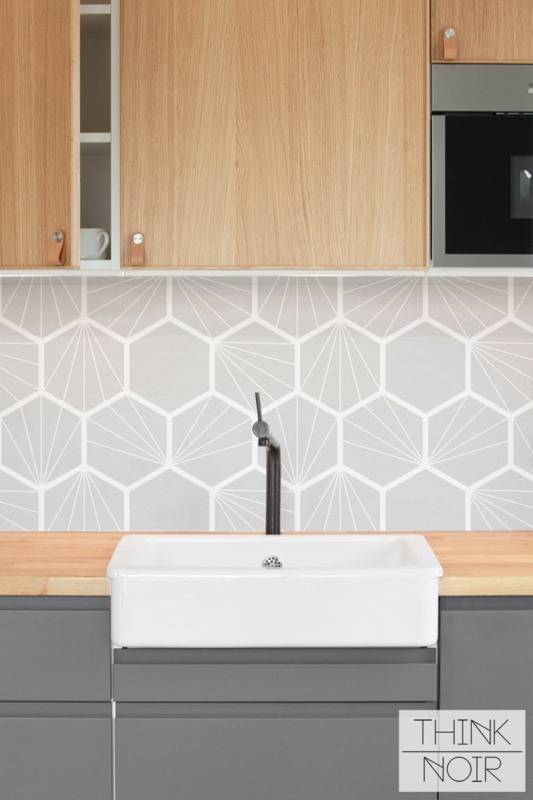 Kitchen Backsplash Radiating Hexagon Pattern Print, Leather Pulls