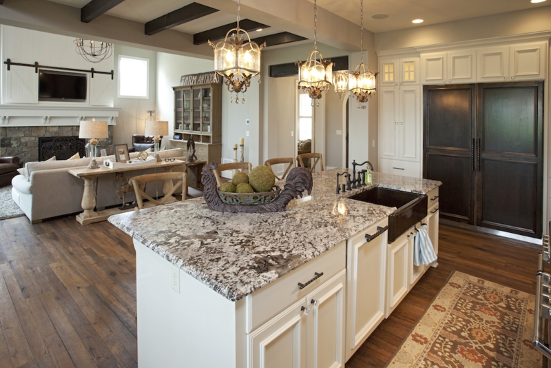 Kitchen Island in Rustic Farmhouse Style with Mottled Granite
