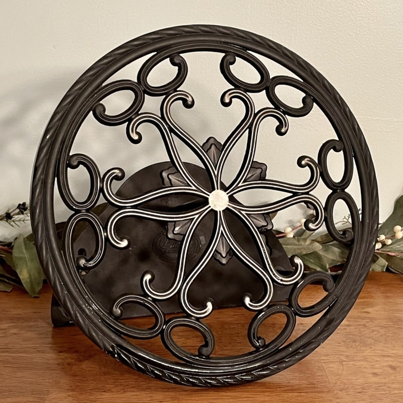 Matte Black Aluminum Hose Reel: Rope Edge Detail, Ornate Garden Mount