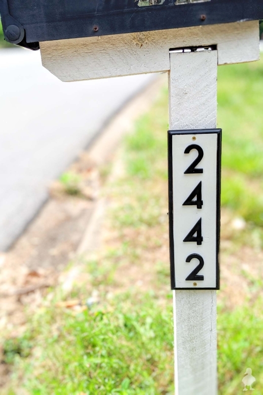 Minimalist Vertical House Number Plaque with High-Contrast 3D Numerals