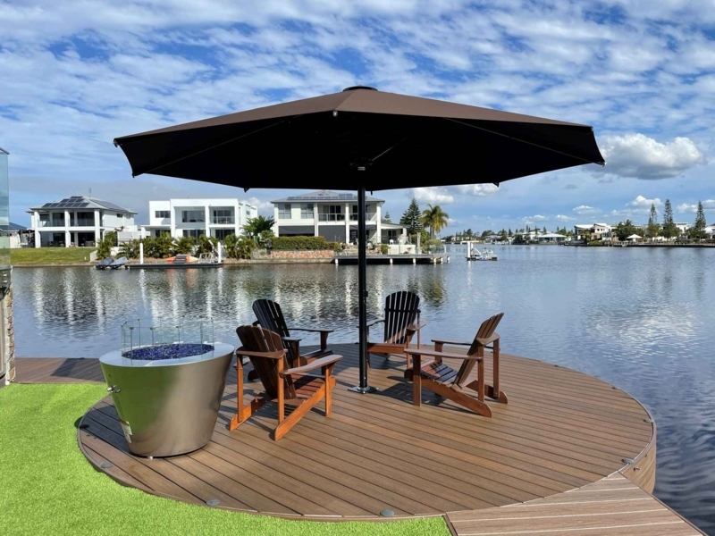 Outdoor Umbrella Octagonal Canopy, Central Mast Slatted Deck Setting.
