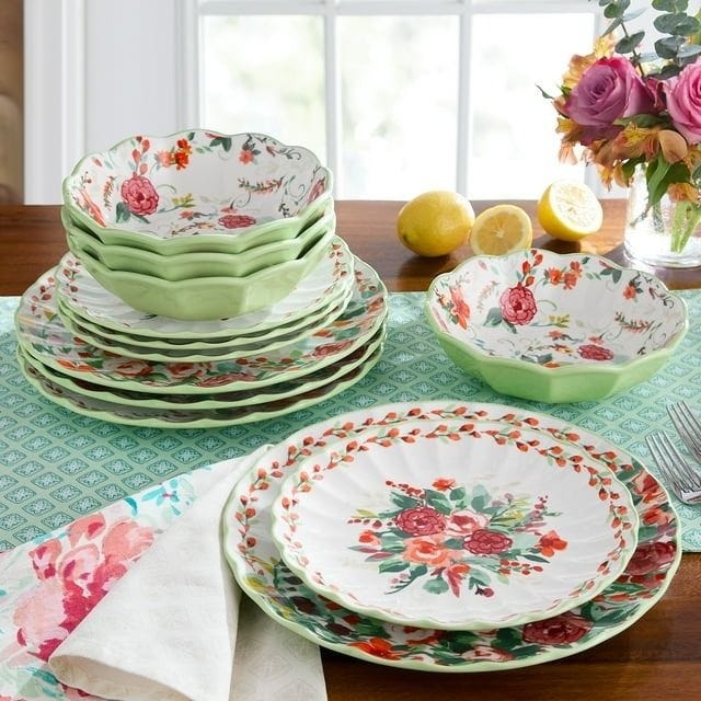 Painted Meadow Dishware Set with Scalloped Edges & Mint Rim