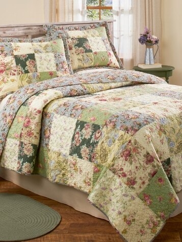 Patchwork Quilt Sage Green Floral Scalloped Edges Vermicelli