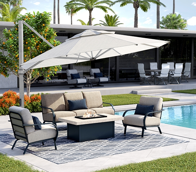 Patio Umbrella Cantilever Mast, Off White Canopy, Silver Metallic.