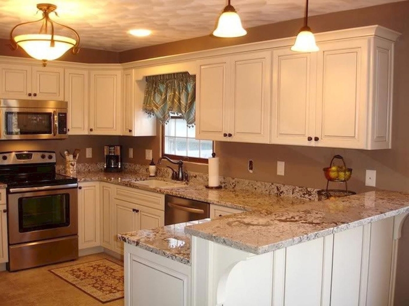 Peninsula Breakfast Bar Bi-Level Granite Raised Panel