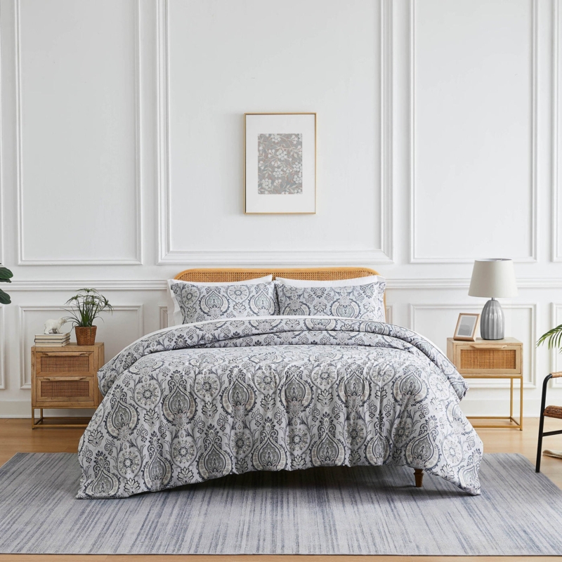 Rattan Accent Duvet Cover Set: Grey Paisley Print for Boho Chic Bedroom
