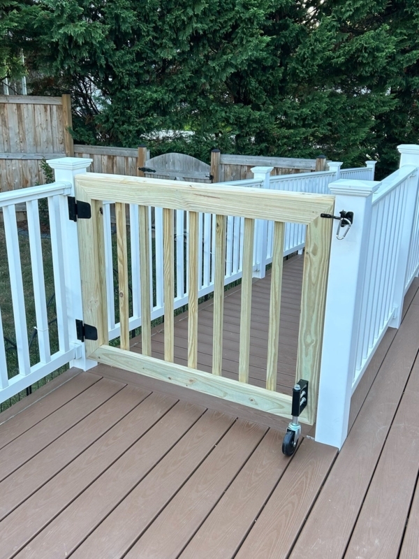 Safety Gate with Caster Wheel Light Wood and Black Hardware Deck