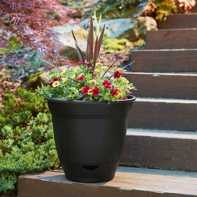 Self-Watering Planter Round Horizontal Ridges Plastic Garden Pot