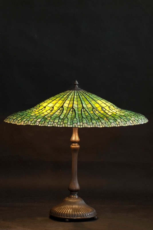 Table Lamp: Radiating Organic Petal Wide Lotus Lamp
