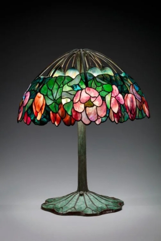 Table Lamp: Ribbed Cage Crown Art Nouveau Tiffany Lamp