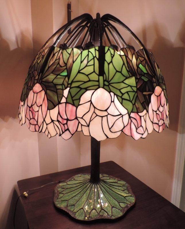 Table Lamp: Waterlily Motif Mosaic Glass Base Lamp
