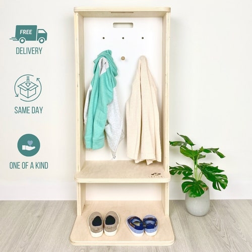 Toddler Wardrobe: Integrated Bench and Plywood Edges for Minimalist Storage