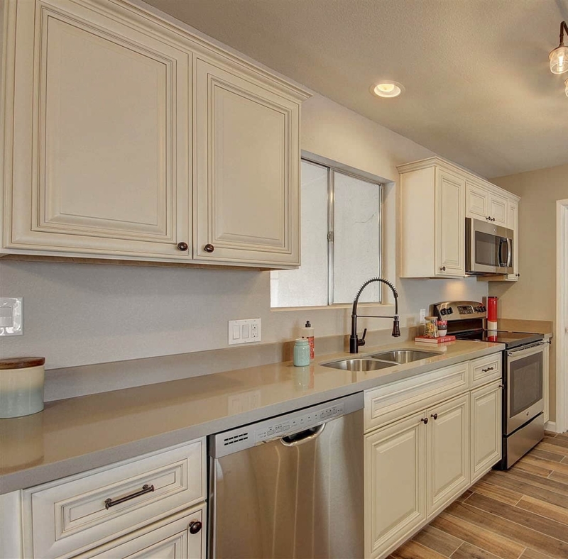 Traditional Antique White Glazed Cabinets with Matte Black Faucet