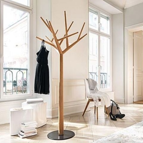 Tree-Shaped Coat Rack: Organic Modern Style with Natural Wood Branching Hooks