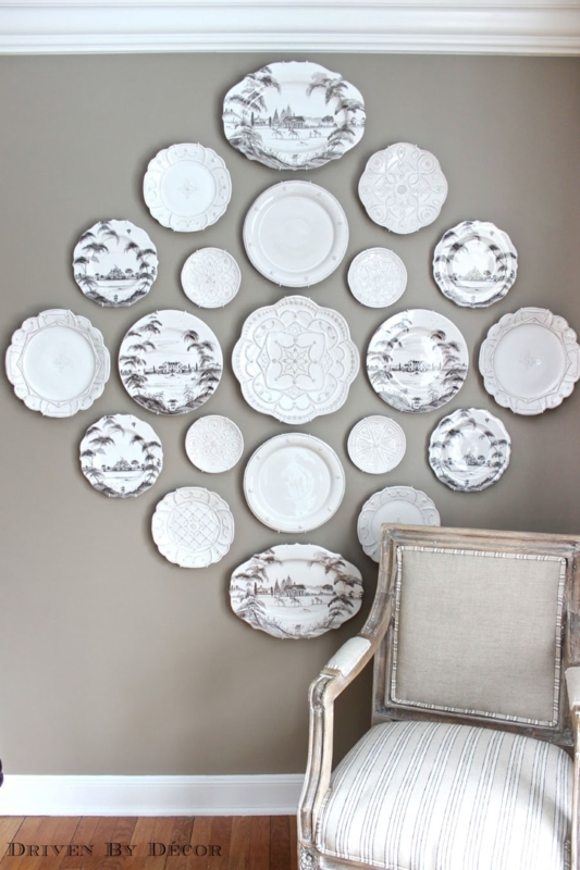 Wall Decor Plates with Symmetrical Diamond Layout and Toile Patterns