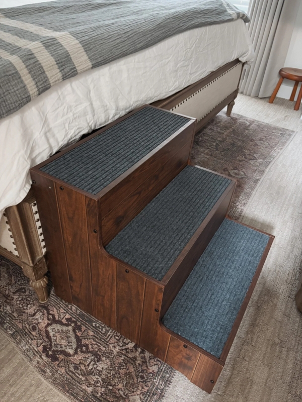Aesthetic Pet Stairs Walnut Brown with Ribbed Carpet Treads