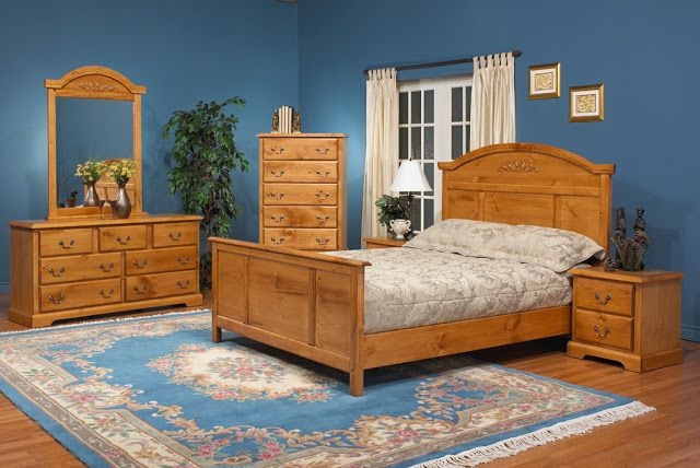 Bedroom Set Arched Carved Details Bail Pulls Honey Tone Country Style