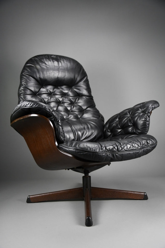Bentwood Shell Lounge Chair Black Leather Swivel Four Star Base Tufted
