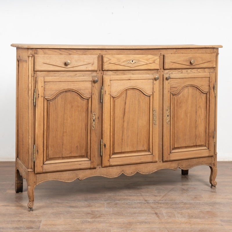 Buffet with Diamond Moulding and Scalloped Apron in Bleached Oak