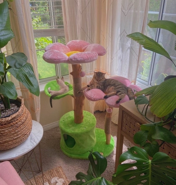 Cat Tree With Flower Shaped Platforms: Nature-Inspired Cat Condo.