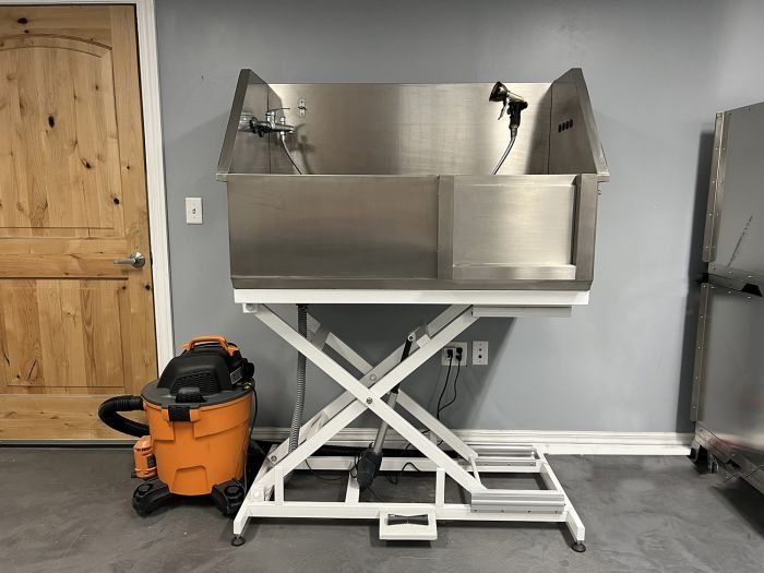 Electric Grooming Tub with Integrated Wet Vac System