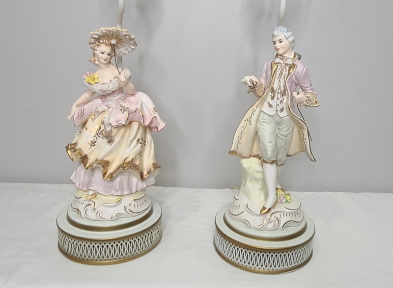 Figurine Table Lamp Pair: Pierced Lattice Base, Parasol Detail