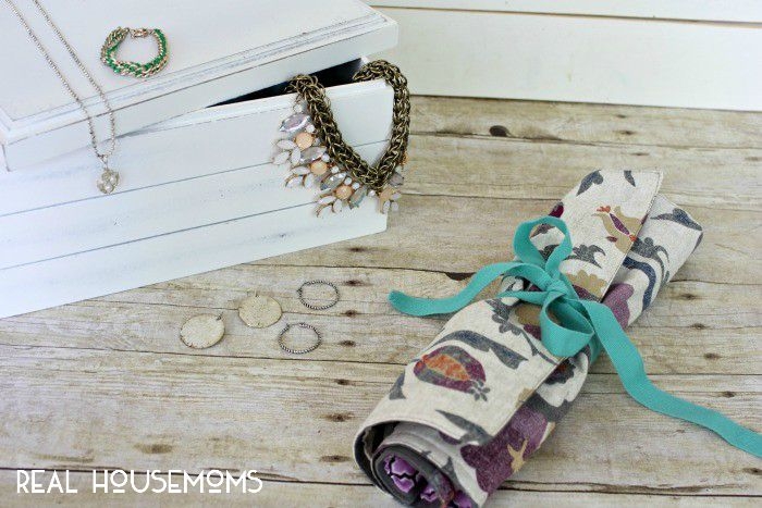Floral Fabric Jewelry Organizer, Rolled Design with Turquoise Ribbon Tie