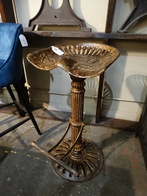 Fluted Pedestal Bar Stool Bronze Finish Spoke Base Tractor Seat