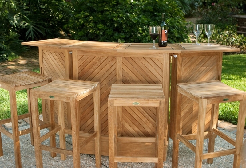 Foldable Outdoor Bar Set with Herringbone Wood Panels