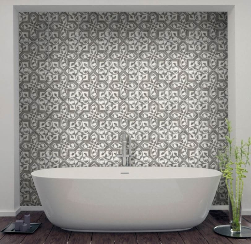 Freestanding Bathtub Oval in Recessed Alcove Arabesque Tile Wall