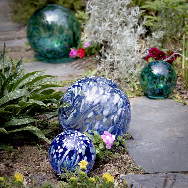 Garden Globe Lights Graduated Sizes Marbled Glass Swirls