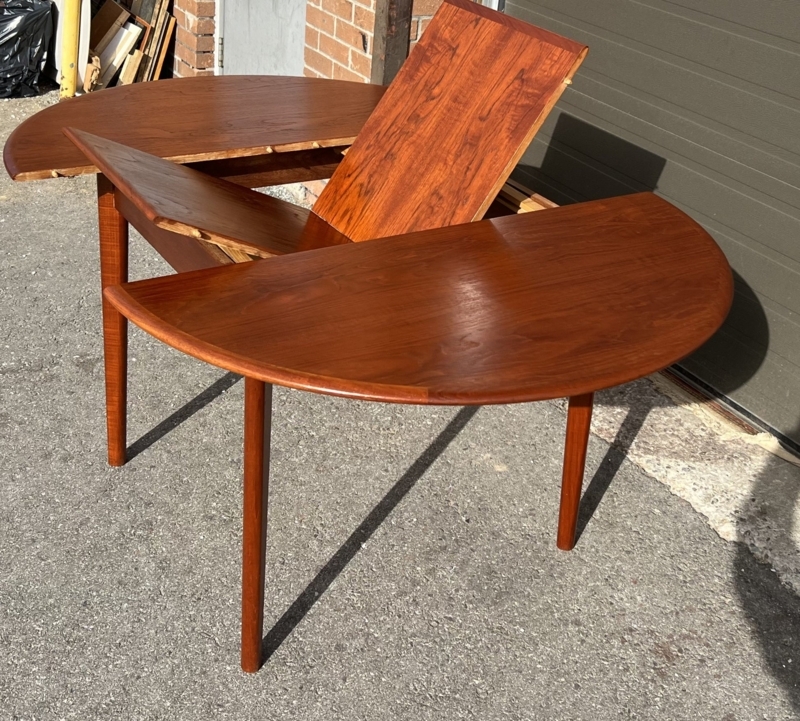 Mid-Century Extendable Dining Table with Tapered Legs and Satin Finish
