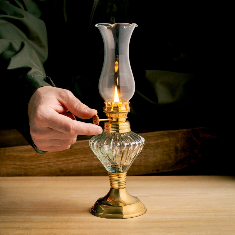 Oil Lamp Victorian Clear Glass Scalloped Rim Polished Gold Finish