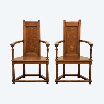 Pair of Renaissance-style armchairs in walnut a... | Antikeo