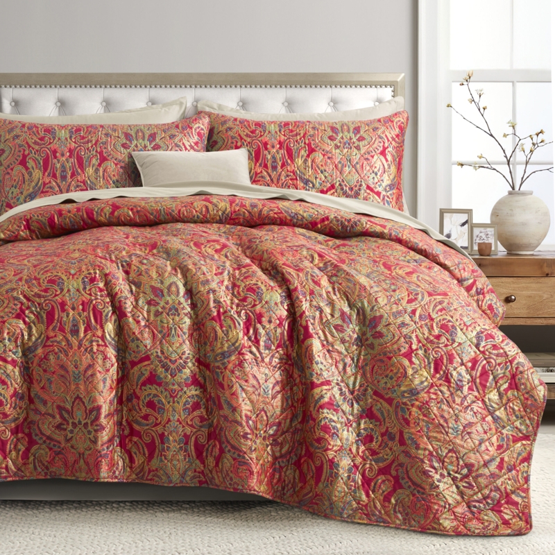 Quilt Set Luxury Sateen Ruby Red Paisley Diamond Quilting Damask