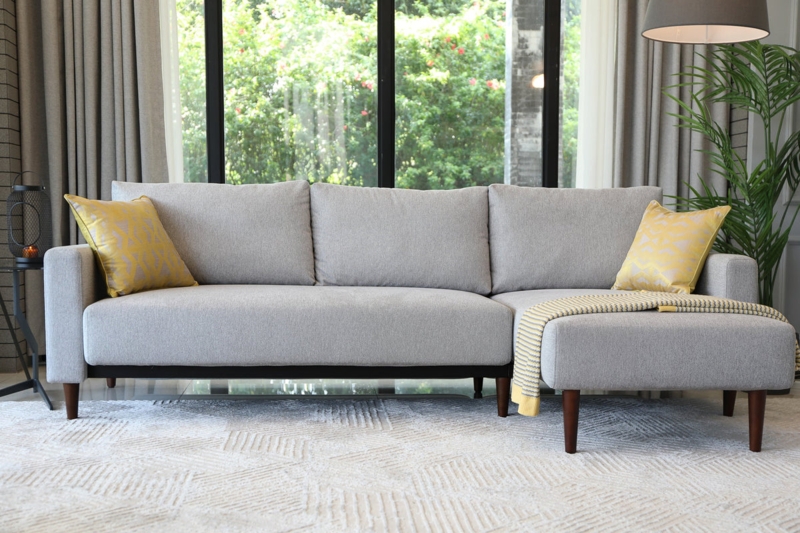 Reversible Chaise Sleeper Sectional with Tapered Legs and Slim Frame