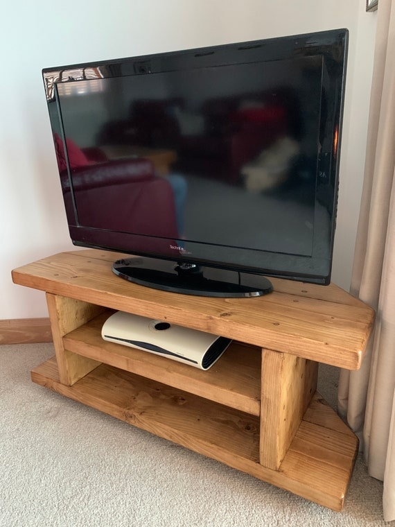 Rustic Corner Media Unit with Chunky Plank Design and Open Shelving