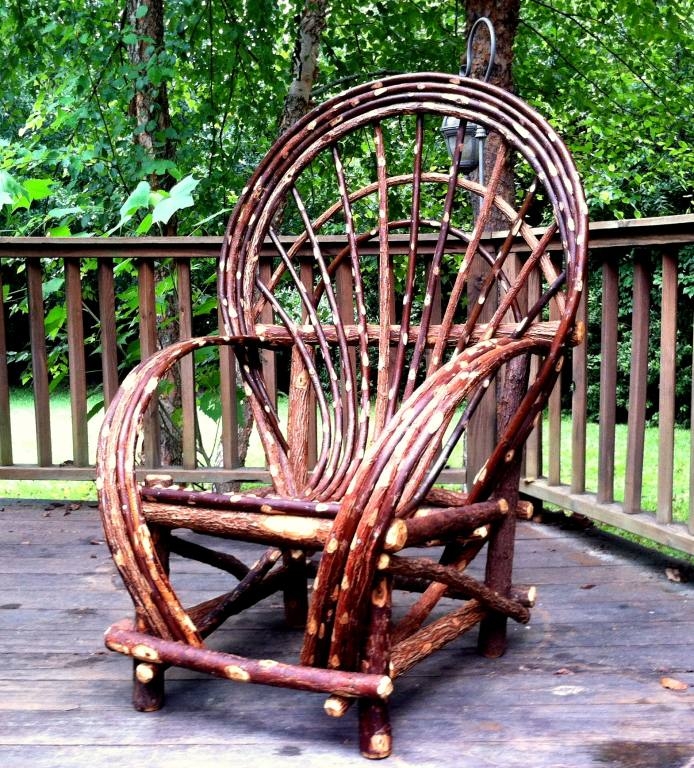 Rustic Willow Chair: Fan Back Design with Concentric Arched Framing
