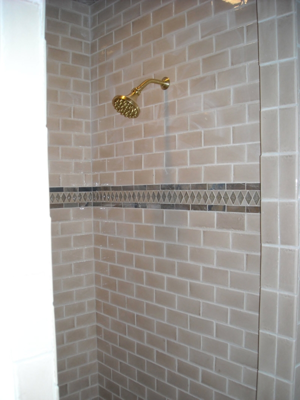 Shower Tiles with Decorative Diamond Mosaic Tile Liner Border