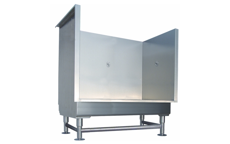 Step In Design Grooming Tub with Low Entry Threshold