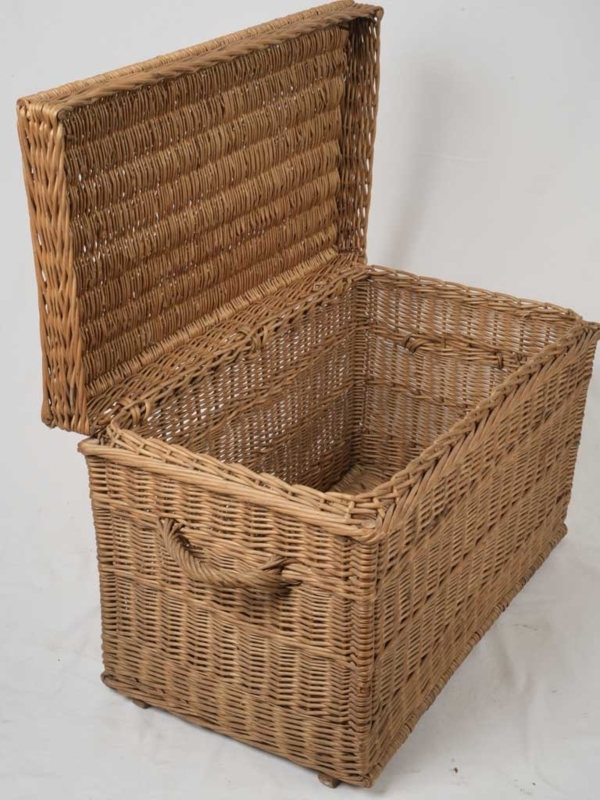 Storage Trunk in Oversized Natural Fiber with Rustic French Style