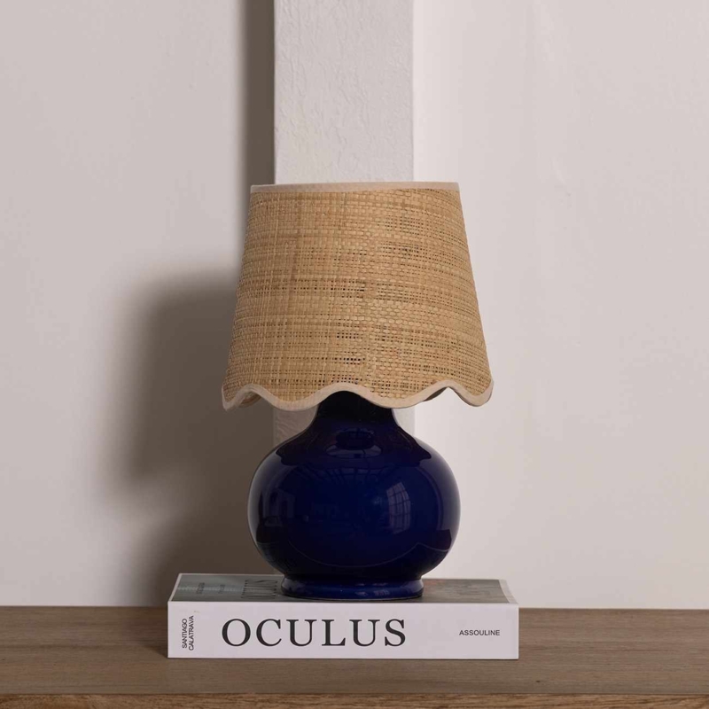 Table Lamp Glossy Bulbous Base Scalloped Woven Rattan Shade