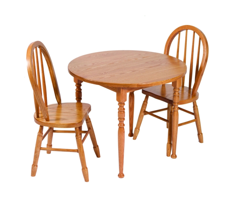 Traditional Kids Dining Set with Spindle Back Chairs and Turned Legs