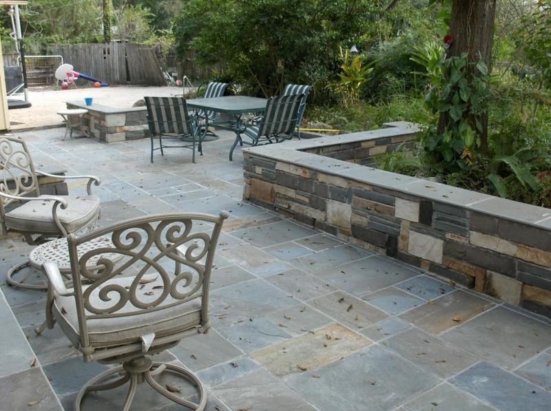 Transitional Stone Sitting Wall with Multi-Tonal Flagstone