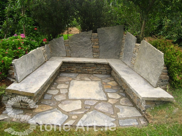 U-Shaped Garden Bench with Jagged Slab Backrest