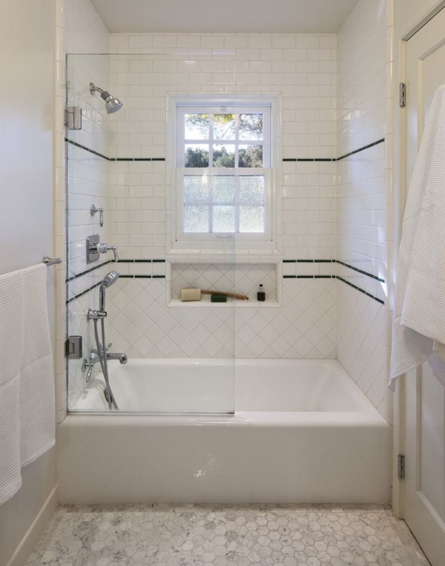 Vintage Alcove Bathtub Surround with Dual Tile Patterns and Liners