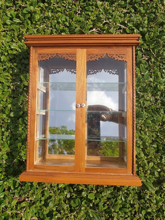 Wall Display Cabinet Mirrored Back Decorative Fretwork Vintage Style