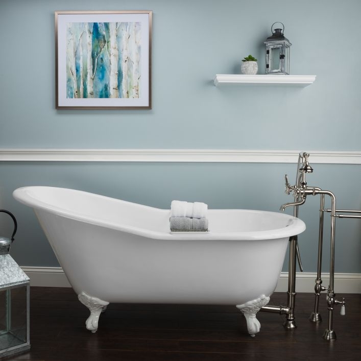 White Cast Iron Slipper Clawfoot Bathtub with Ornate White Feet