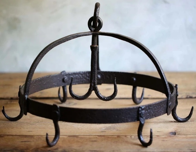 Circular Design Pot Rack, Hammered Texture