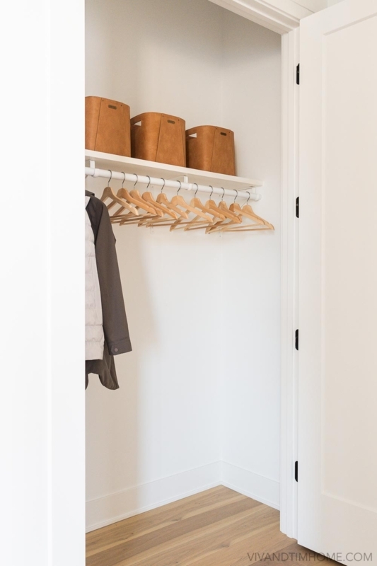 Minimalist White Closet Organizer with Expandable Rod Design